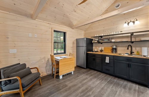 Monson Cabin | Brewery Farm Retreat : Thoreau