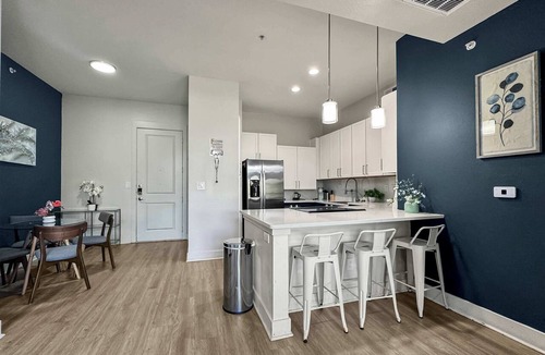 Deep Ellum Apartment | Bright 2BR2BA Stay Deep Ellum w/Pool Gym Parking