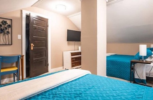 Ashtabula House | Bright & Clean Retreat: near Park/Beach/wineries!