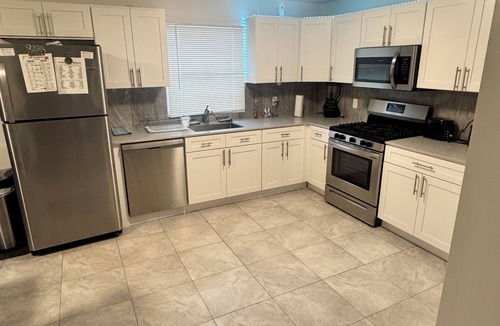 Central Islip House | Bright & Comfortable Home in the Heart of It All