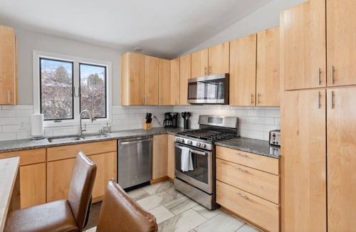 Rochester House | Bright "Mid-Century Modern" Ranch