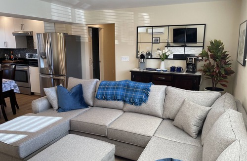 Okanagan-Similkameen Apartment | Bright poolside 2 bed, 2 bath Walkout Basement Suite