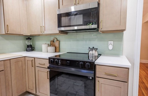 Rochester House | Brighton Stay Near URMC | King Bed, Home Cinema & Backyard