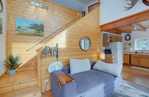 Diamond Ridge House | Bring Your Pets! Secluded Homer Escape w/Deck