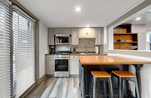 Bethel Apartment | Broad Street 2 | Chickadee