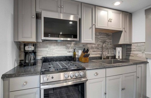 Bethel Apartment | Broad Street 2 | Chickadee
