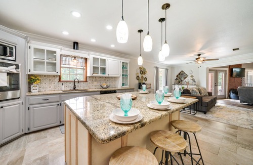 Broken Bow House | Broken Bow Vacation Rental w/Pool & Hot Tub!