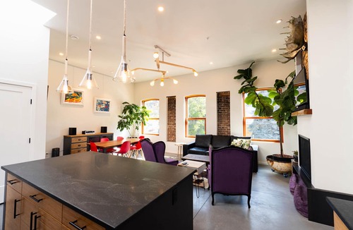 Nelson Apartment | Broken Hills Designer Flat on Baker St.