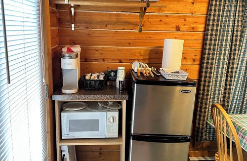 Homer Cabin | Brooks Falls, Homer Floatplane Lodge