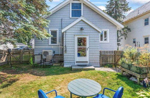Brunswick House | Brunswick 3BR Bungalow By Bowdoin With Fenced-In Backyard