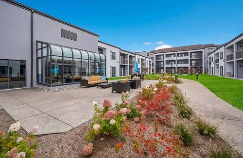 Auburn Hills Apartment | Budget-friendly Accommodation! Indoor Swimming Pool, Pets are Welcome!