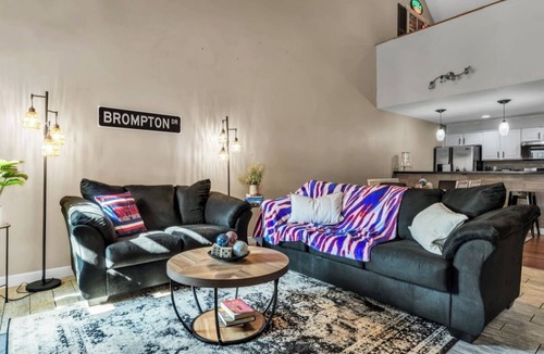 Blasdell House | Buffalo House on Brompton, Steps to New Highmark Stadium! Bills Fan Fantasy!