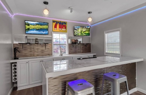 Blasdell House | Buffalo House on Brompton, Steps to New Highmark Stadium! Bills Fan Fantasy!