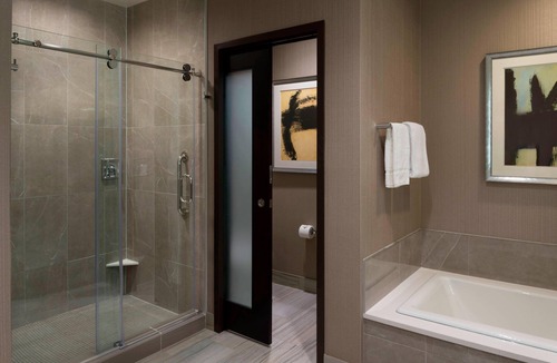 Downtown Buffalo Hotel | Buffalo Marriott at LECOM HARBORCENTER