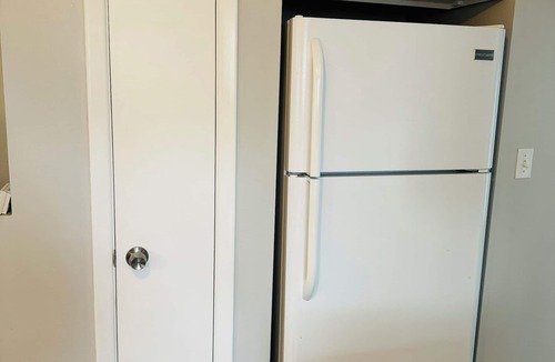 Cheektowaga Apartment | Buffalo Niagara international airport 2 minutes away from the house