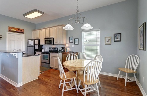 Bella Vista House | Buttercup Cottage is so cute and cozy. Close to the beach, and community pool. J