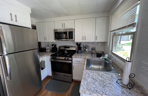 Conneaut Lakeshore Cottage | By the Lake Cottage