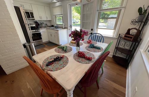 Conneaut Lakeshore Cottage | By the Lake Cottage