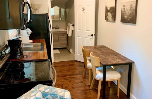Old Orchard Beach Cabin | Cabin A - Relaxing and Fun Cozy 1 bedroom Cabin