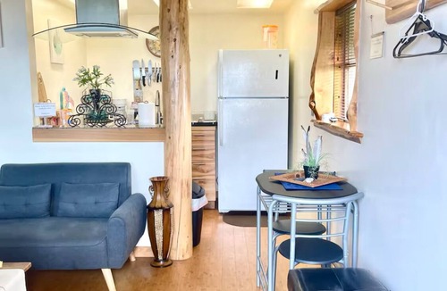 Kenai Cabin | CABIN BY THE BLUFF OF KENAI RIVER WITH MOUNTAIN VIEW
