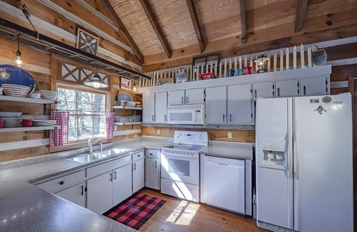 Dial Cabin | Cabin+Hot Tub+Creek+Natl Forest+Fire Pit+Pool Table