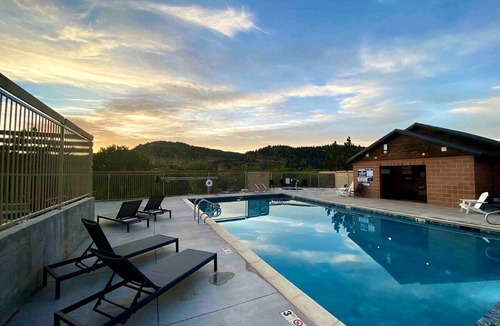 Orderville Cabin | Cabin Rental for Utah Glamping, Zion National Park