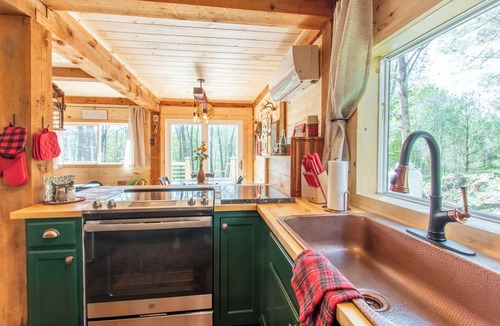 Hague Cabin | Cabin w/Hot tub, 35mi to Gore Mtn, 24 acres, fireplace, mtn views