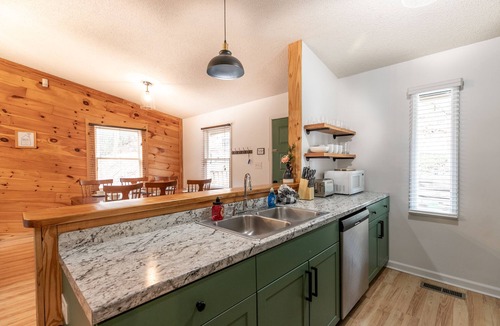 Chalet Village Cabin | Cabin w/Mnt Views! Community Pools/Arcades/Foosball/Pool Table/Hot Tub