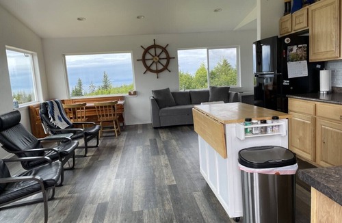Diamond Ridge Cabin | Cabin with a Volcano Vista