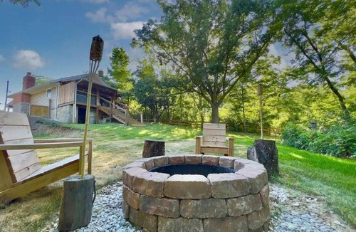 Grove City Cabin | Cabin with hot tub and relaxing views!