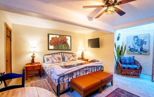 Sam Hughes House | Cactus Cavern - Charming Basement Studio Guesthouse 2 Blocks from UofA