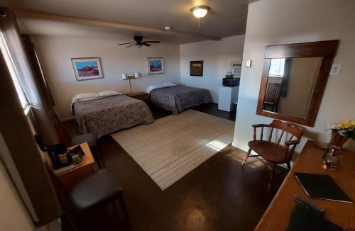 McLean Hotel | Cactus Inn