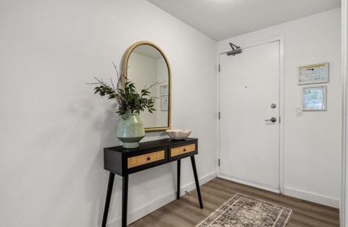 Crescent Heights Apartment | Calgary Tower View with Rooftop Patio & UG Parking