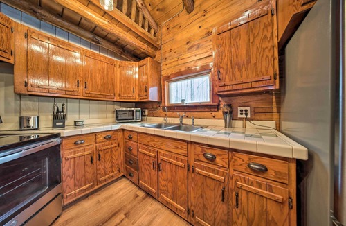 Cambridge Springs Cabin | Cambridge Springs Cabin Near French Creek!