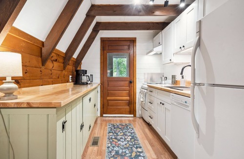 Center Conway House | Camp Conway | Hot Tub | A-Frame | Near Lake | A/C
