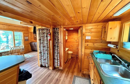Rockwood Cabin | Camp Up North | Water Access | Snowmobile & ATV