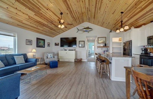 Rockport House | Canal Fishing Retreat - Dock, Sky Deck, Golf Cart