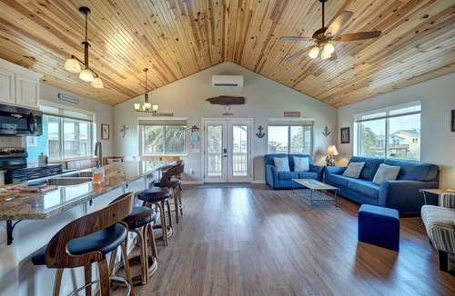 Rockport House | Canal Fishing Retreat - Dock, Sky Deck, Golf Cart