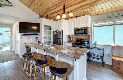 Rockport House | Canal Fishing Retreat - Dock, Sky Deck, Golf Cart