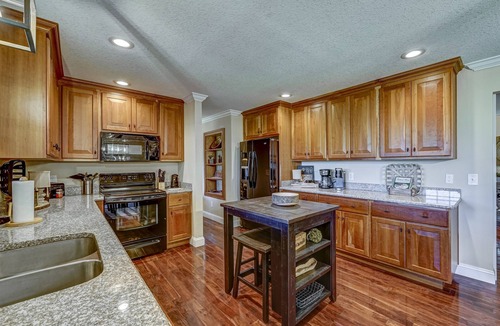 Blairsville Cabin | Cancellation special at July 11-18! Views! Golf! Theater Game Room, Hot Tub,