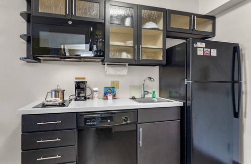 Erie Hotel | Candlewood Suites Erie by IHG