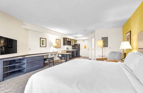 Erie Hotel | Candlewood Suites Erie by IHG