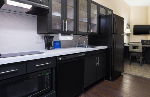 Mercer Hotel | Candlewood Suites Grove City - Outlet Center by IHG