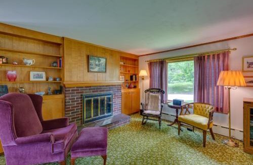 Farmington House | Cape House in Farmington w/Shared Outdoor Pool!