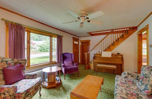 Farmington House | Cape House in Farmington w/Shared Outdoor Pool!