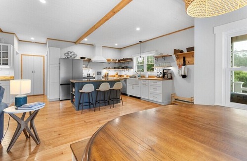 Spruce Head House | Captain's Quarters, newly renovated home with hot