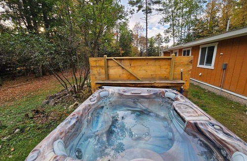 Woodsville House | Caribou Cabin – Fireside & Hot Tub Retreat