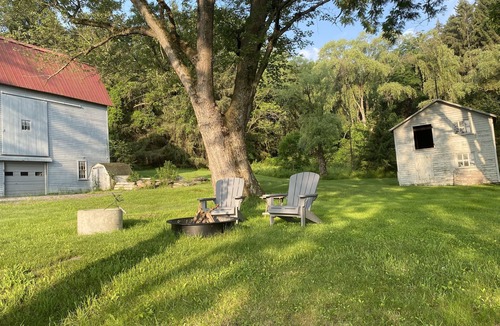 Town of Reading Apartment | CARRIAGE HOUSE BUNGALOW/LAKE VIEW/VILLAGE OF WATKINS