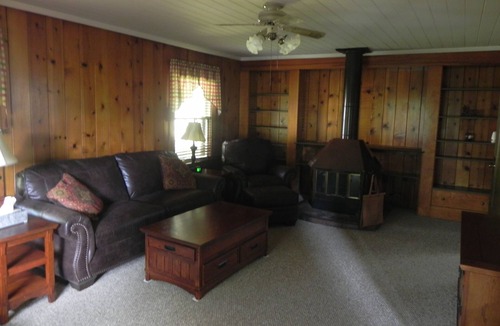 Hubbard Cabin | Carriage House Cabin sleeps 4 with 1 Bathroom