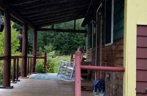 Carroll Cabin | Carroll, NH Pet-Friendly Cabin with Hot Tub: Your Ultimate Retreat